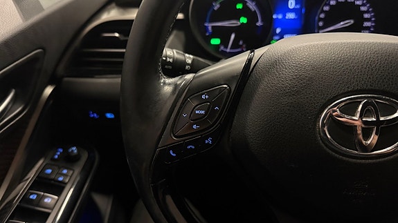 Toyota C-HR 28 of 30