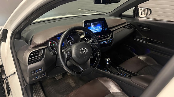 Toyota C-HR 13 of 30