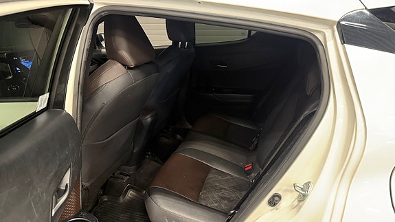 Toyota C-HR 15 of 30