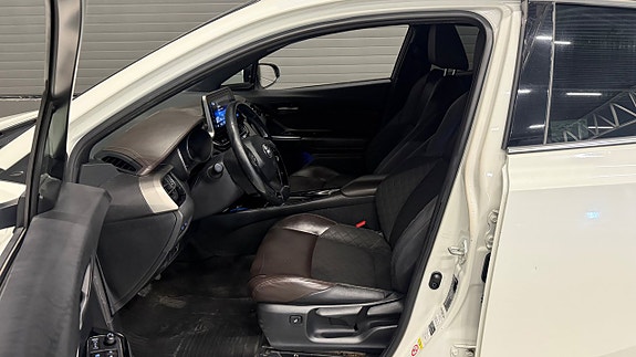 Toyota C-HR 12 of 30