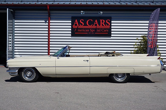 Cadillac Convertible 4 of 22