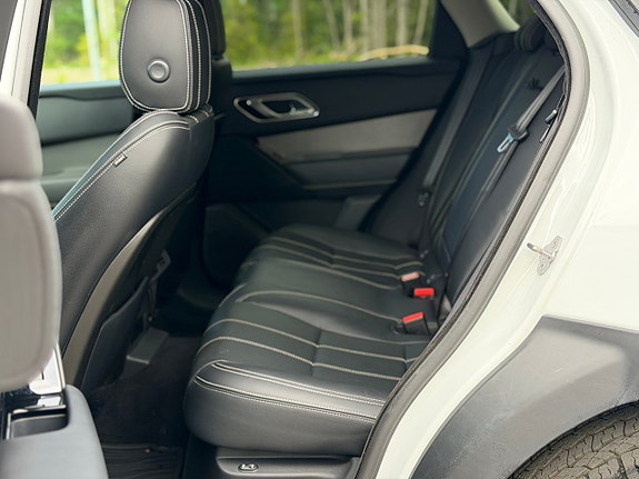 Land Rover Range Rover Velar 16 of 30