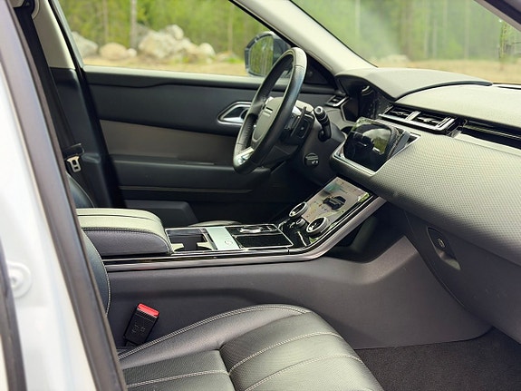 Land Rover Range Rover Velar 21 of 30