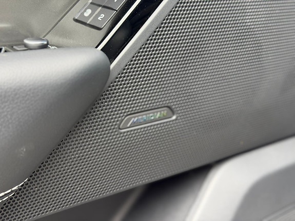 Land Rover Range Rover Velar 25 of 30