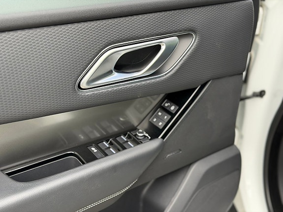 Land Rover Range Rover Velar 24 of 30
