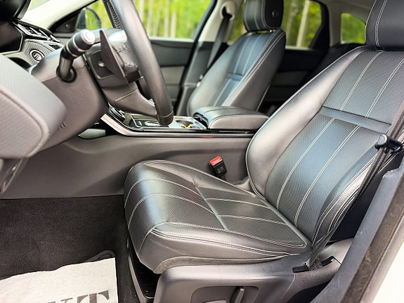 Land Rover Range Rover Velar 14 of 30