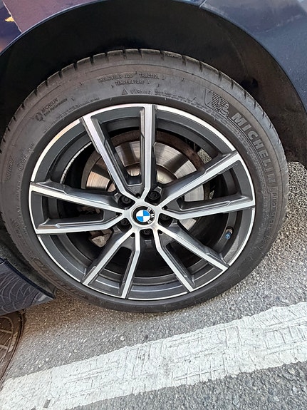 BMW 330e 5 of 11