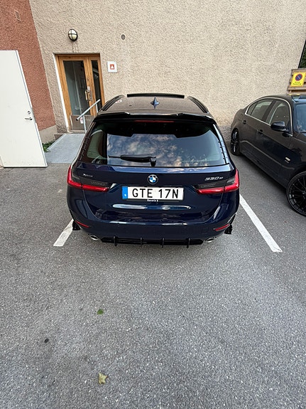 BMW 330e 8 of 11