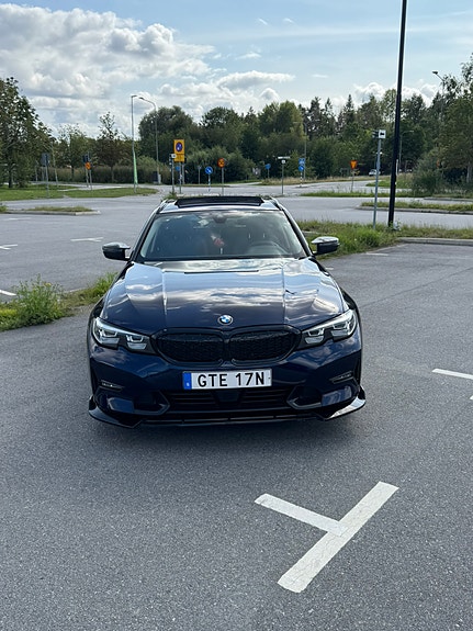 BMW 330e 3 of 11