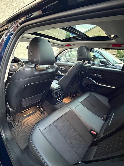 BMW 330e 10 of 11