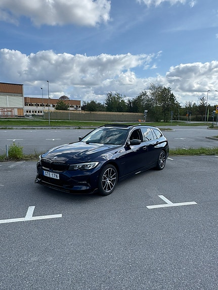 BMW 330e 4 of 11