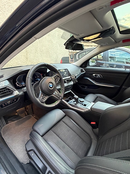 BMW 330e 11 of 11