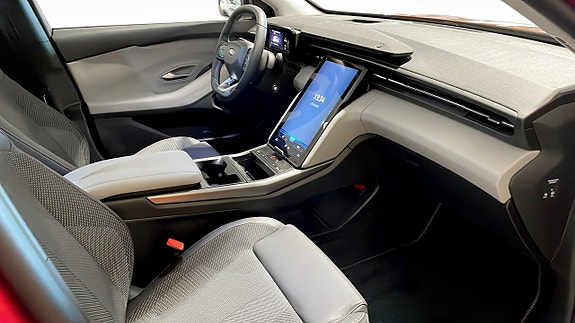 Ford Explorer 3 of 5
