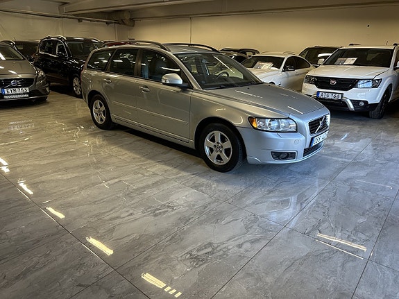 Volvo V50 2 of 5