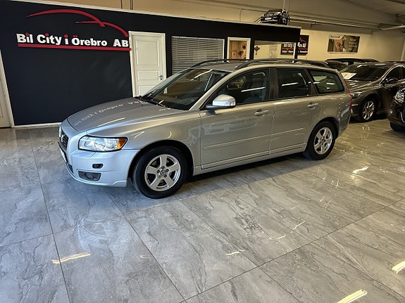 Volvo V50 3 of 5