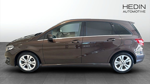 Mercedes-Benz B220 6 of 9