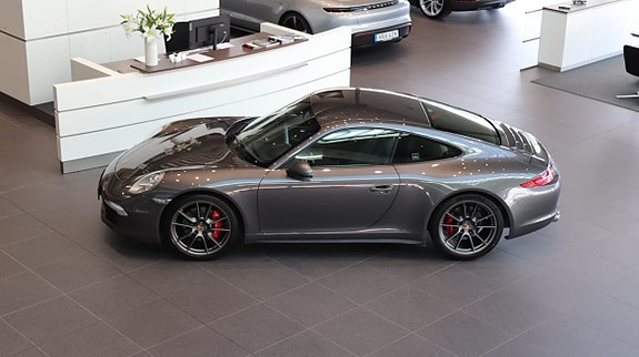 Porsche 911 4 of 5