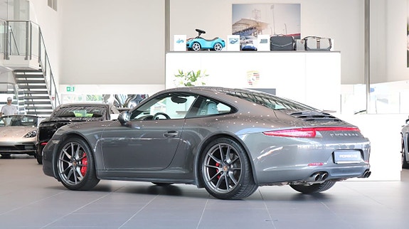 Porsche 911 2 of 5