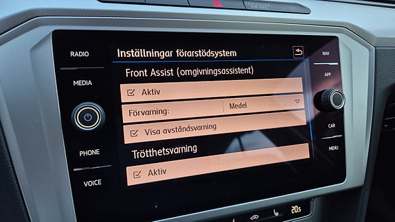 Volkswagen Passat 17 of 21