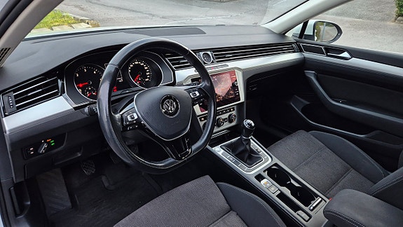 Volkswagen Passat 9 of 21