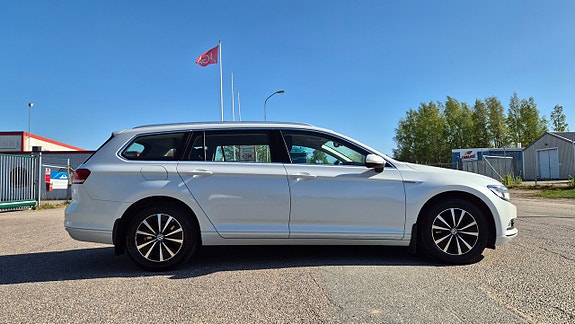Volkswagen Passat 2 of 5