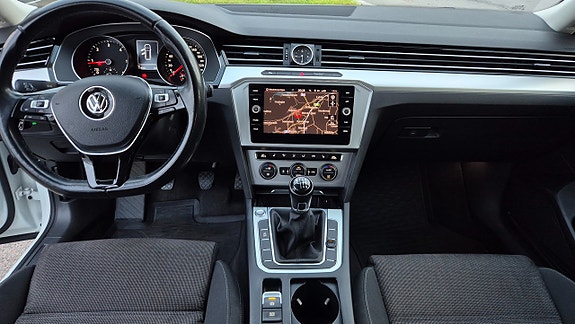 Volkswagen Passat 8 of 21
