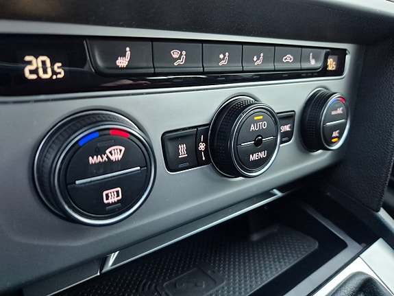 Volkswagen Passat 14 of 21