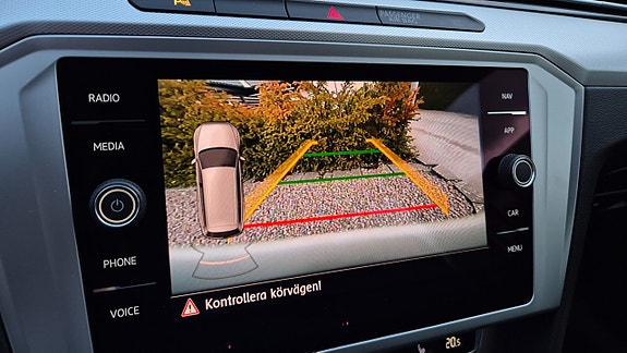 Volkswagen Passat 16 of 21