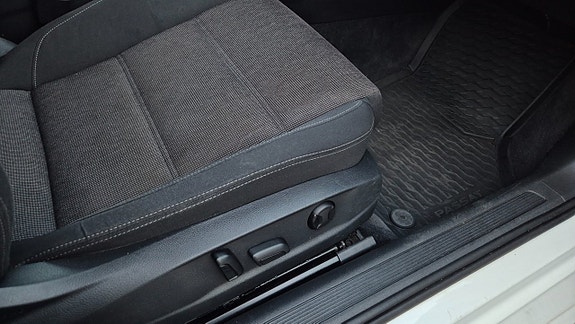 Volkswagen Passat 13 of 21
