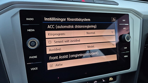 Volkswagen Passat 18 of 21