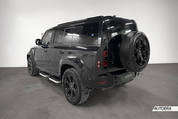 Land Rover Defender 110 4 of 5