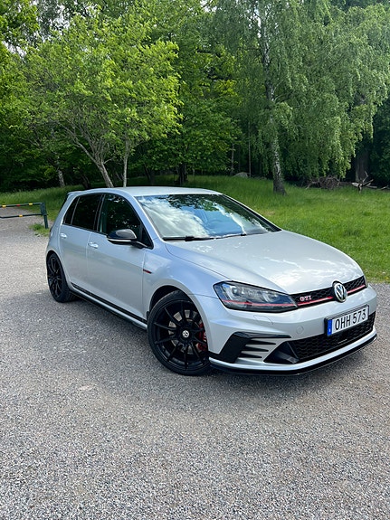 Volkswagen Golf VII 2 of 5