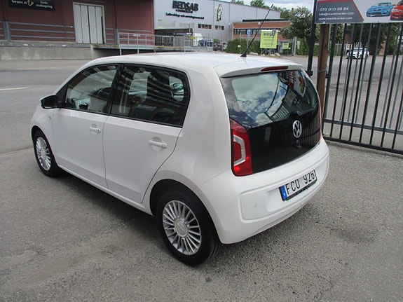 Volkswagen UP! 4 of 5