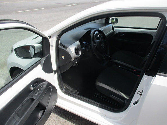 Volkswagen UP! 10 of 11