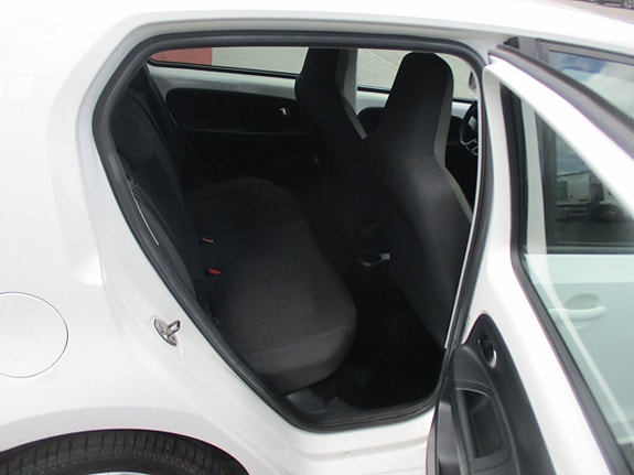 Volkswagen UP! 8 of 11