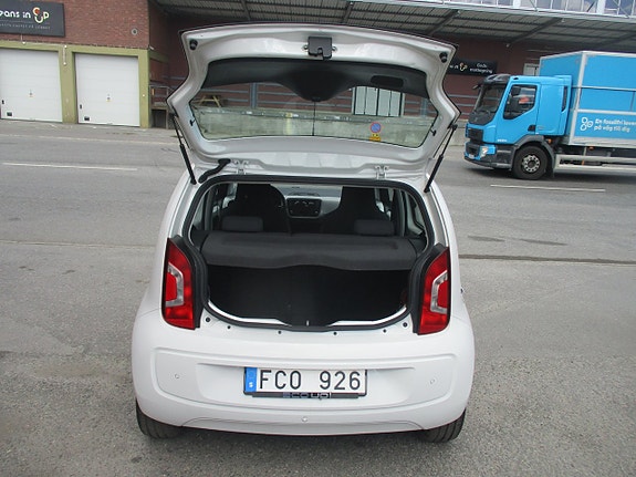 Volkswagen UP! 7 of 11