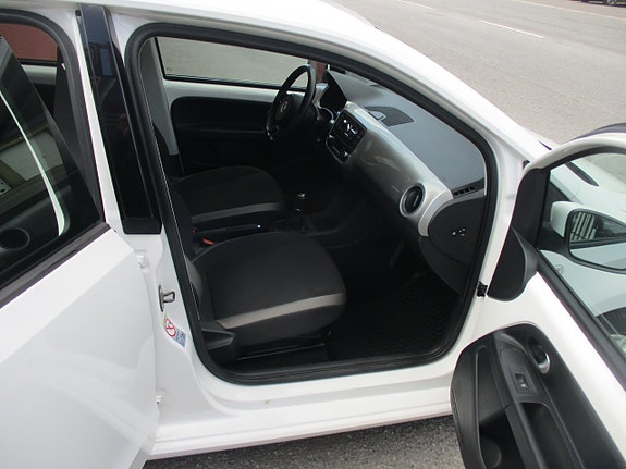 Volkswagen UP! 9 of 11