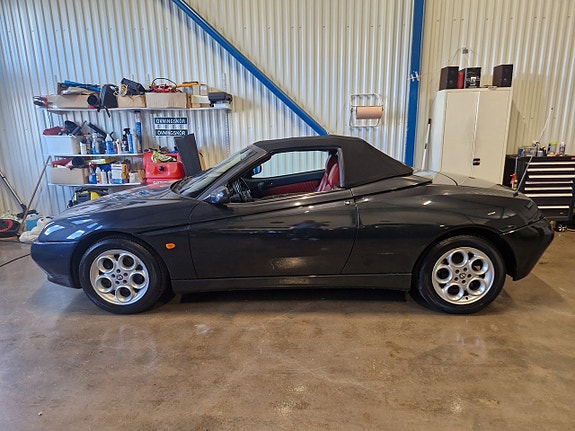 Alfa Romeo Spider 2 of 13