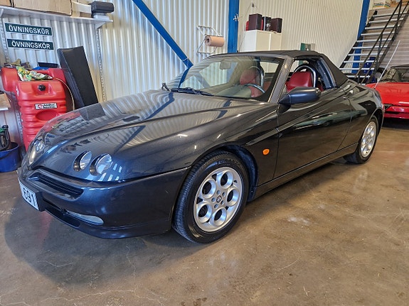 Alfa Romeo Spider 3 of 13