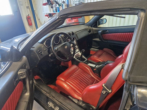 Alfa Romeo Spider 6 of 13