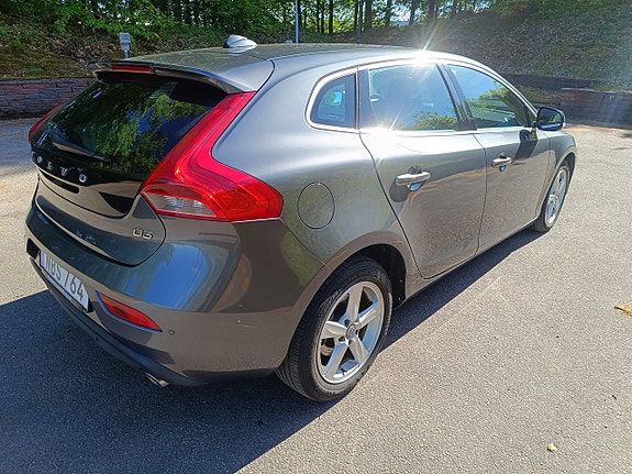 Volvo V40 4 of 5