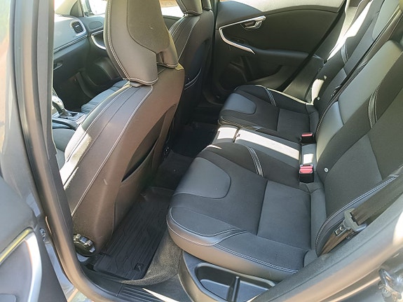 Volvo V40 7 of 9