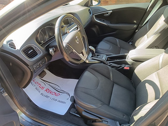 Volvo V40 6 of 9