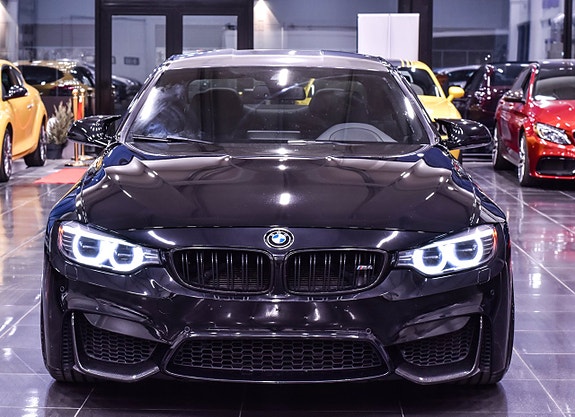 BMW M4 3 of 5