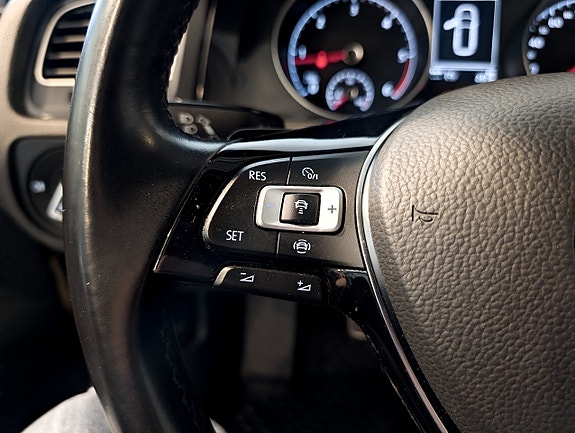 Volkswagen Golf VII 16 of 25
