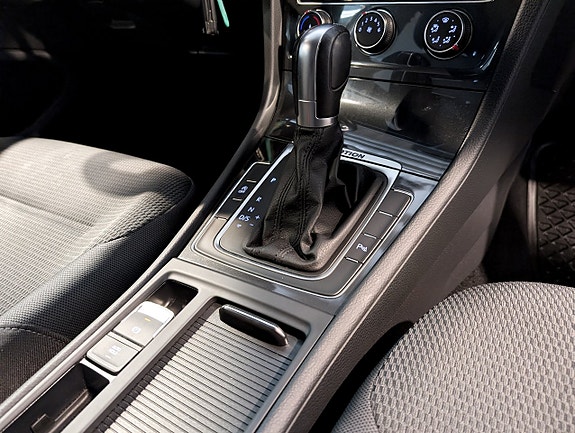 Volkswagen Golf VII 8 of 25