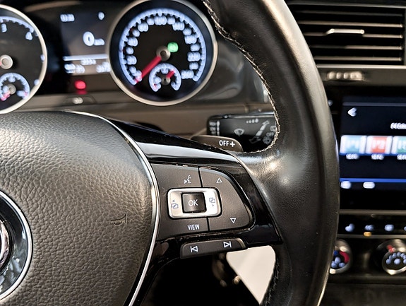 Volkswagen Golf VII 17 of 25