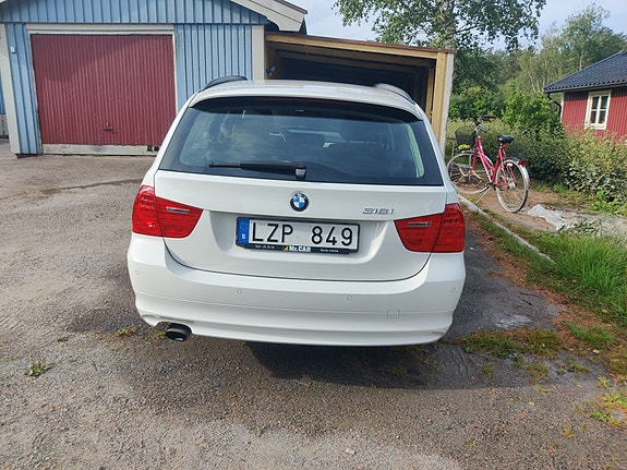 BMW 318i 3 of 5