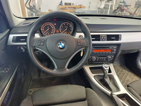 BMW 318i 6 of 6
