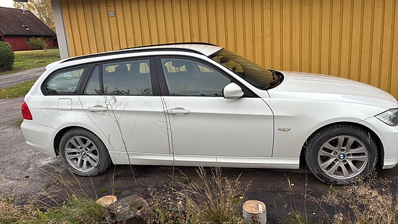 BMW 318i 3 of 6